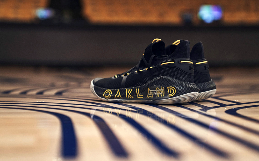 Stephen Curry gửi món quà cuối cùng cho Oakland với 30 đôi giày siêu đặc biệt Stephen Curry gửi món quà cuối cùng cho Oakland với 30 đôi giày siêu đặc biệt